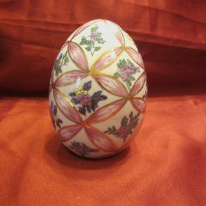 VTG CERAIMC HAND PAINTED LARGE EGG, FLORAL MOTIF